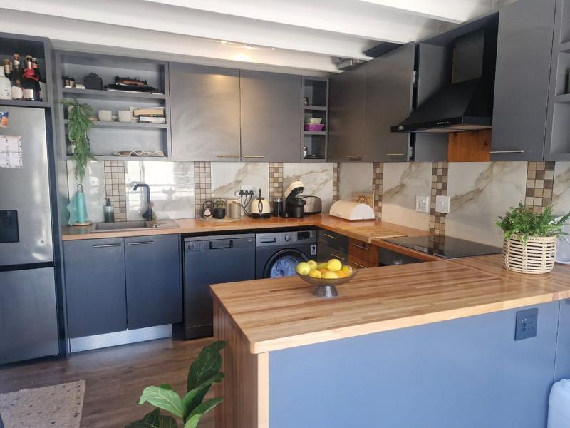 2 Bedroom Property for Sale in Hout Bay Western Cape
